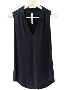 Iris Setlakwe Navy V-Neck Sleeveless Camisole 🇨🇦